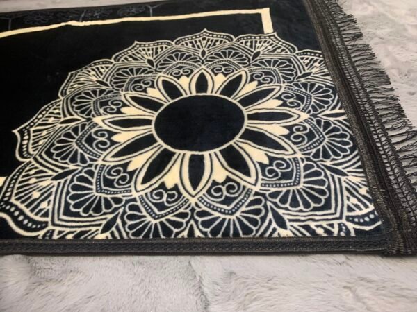 Gebedskleed  Zwart met Gegraveerd Design - Image 3
